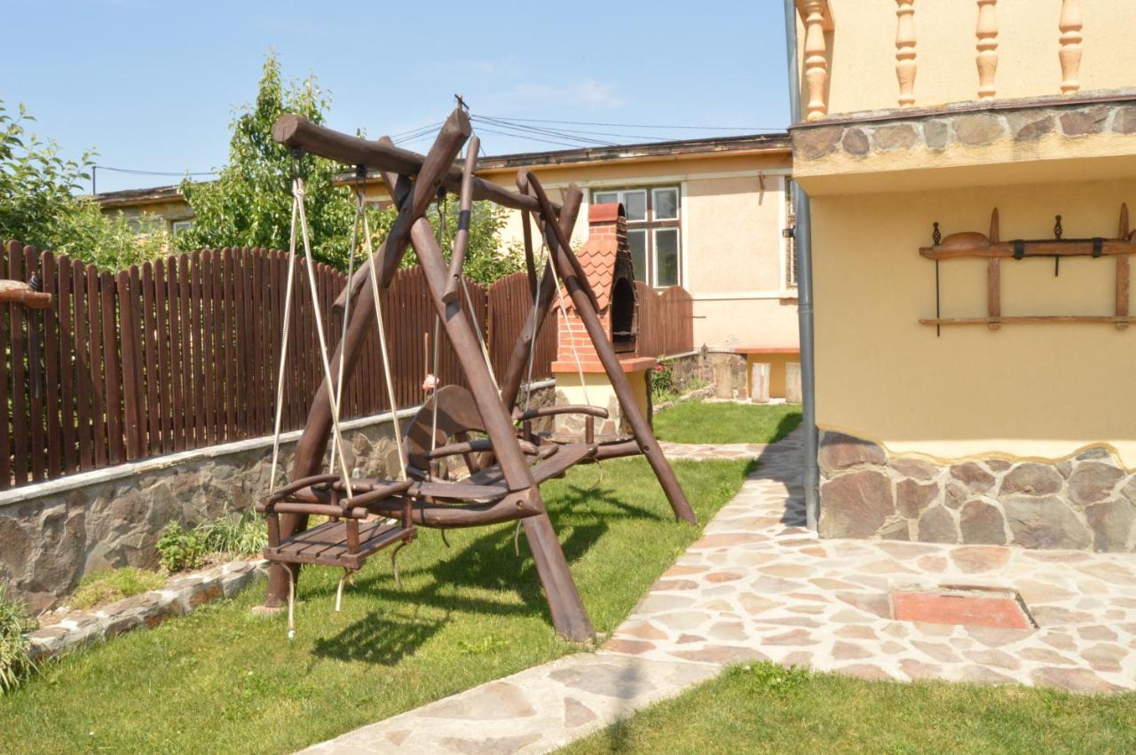 مبيت وإفطار Casa Vlasea Albesti سيفِسوارا المظهر الخارجي الصورة