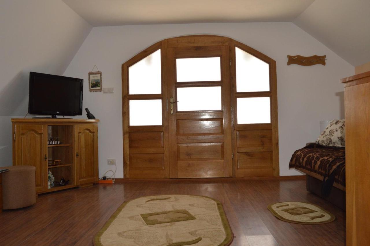 مبيت وإفطار Casa Vlasea Albesti سيفِسوارا المظهر الخارجي الصورة